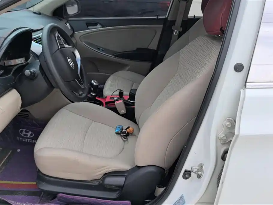 Hyundai Verna 2015 — фото 9