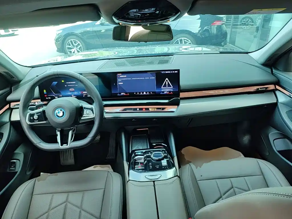 BMW i5 2025 — фото 10