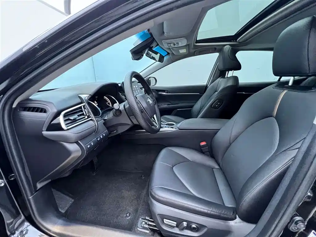 Toyota Camry 2023 — фото 15