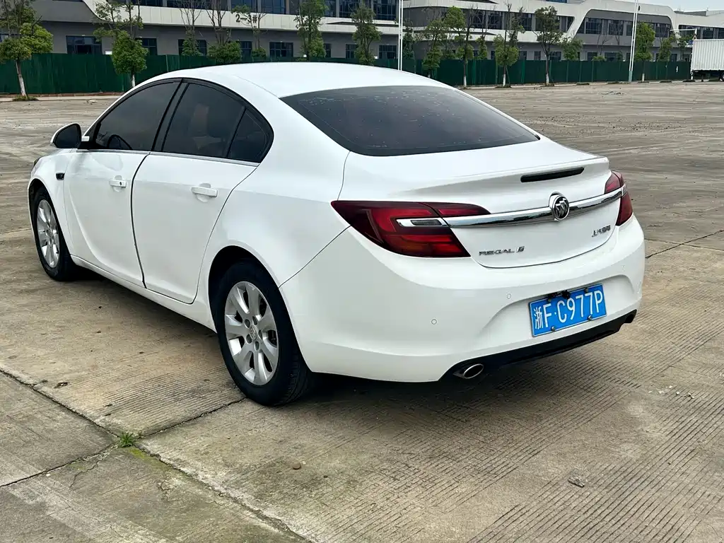 Buick Regal 2016 — фото 10