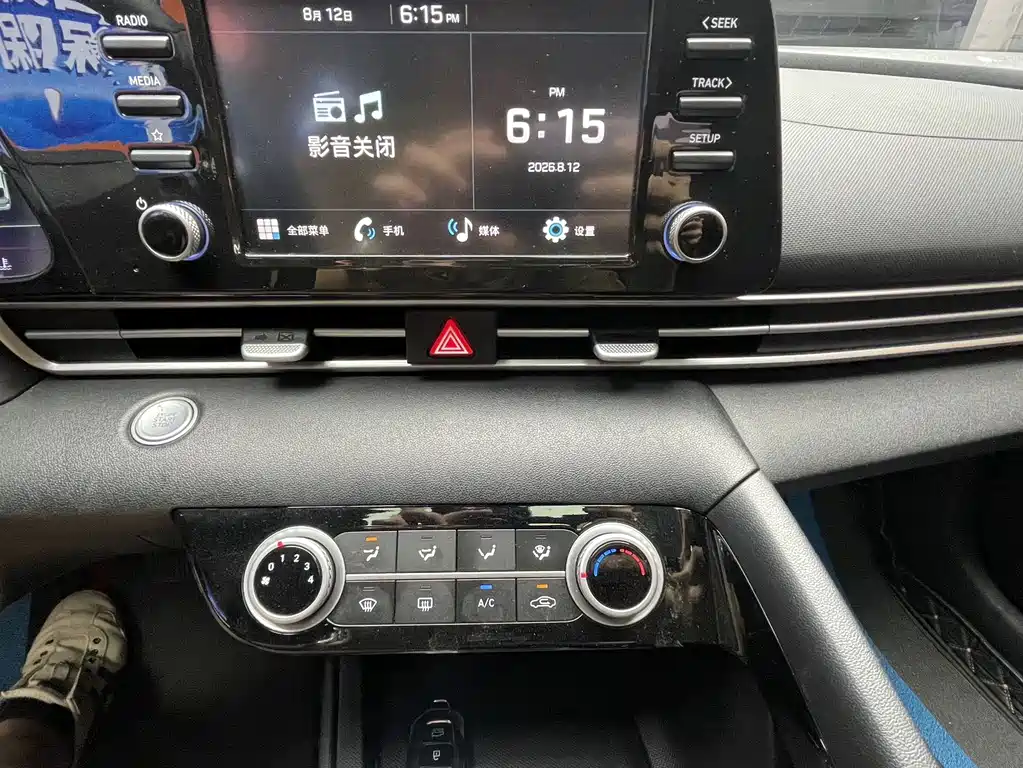 Hyundai Elantra 2023 — фото 18