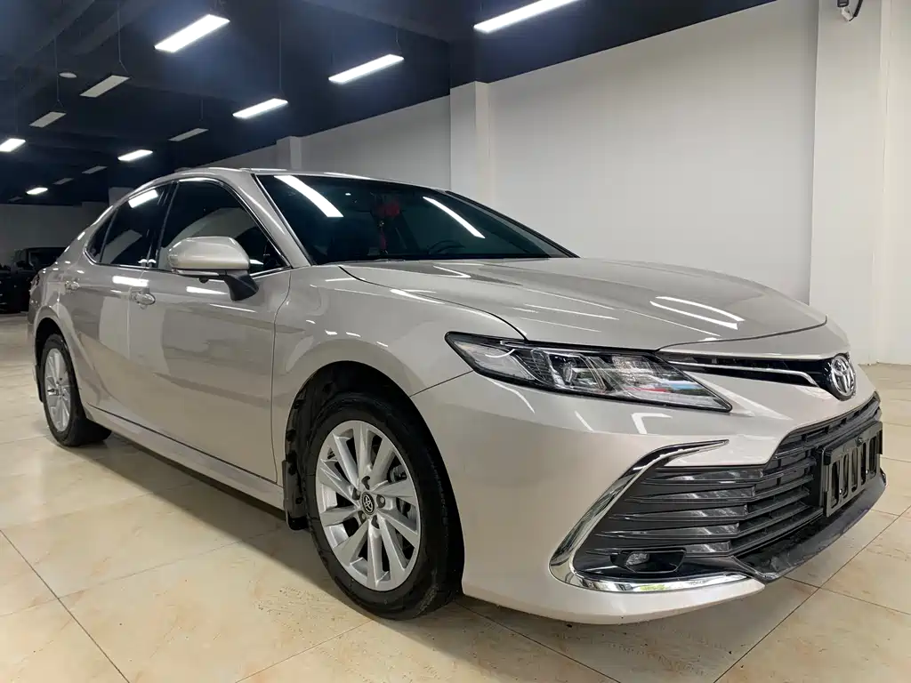 Toyota Camry 2023 — фото 3