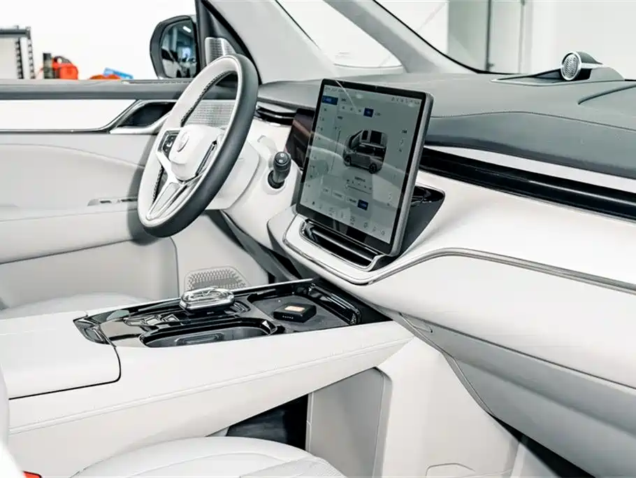 Volvo EM90 2025 — фото 19