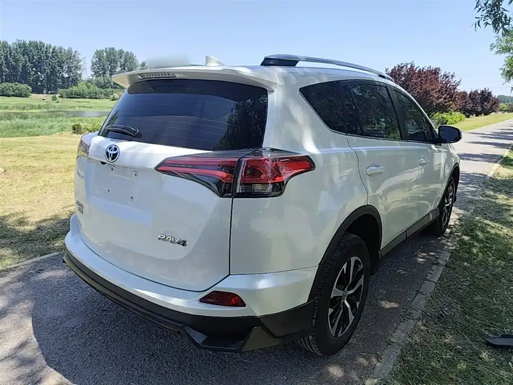Toyota RAV4 2019 — фото 7