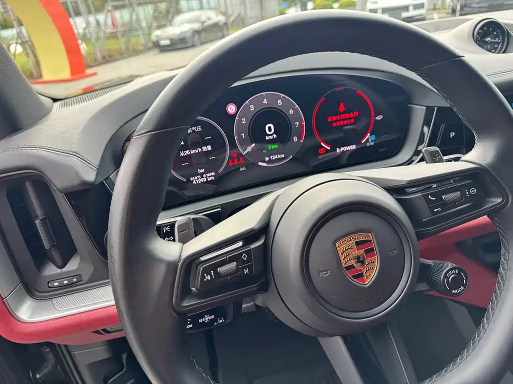 Porsche Cayenne Hybrid 2023 — фото 10