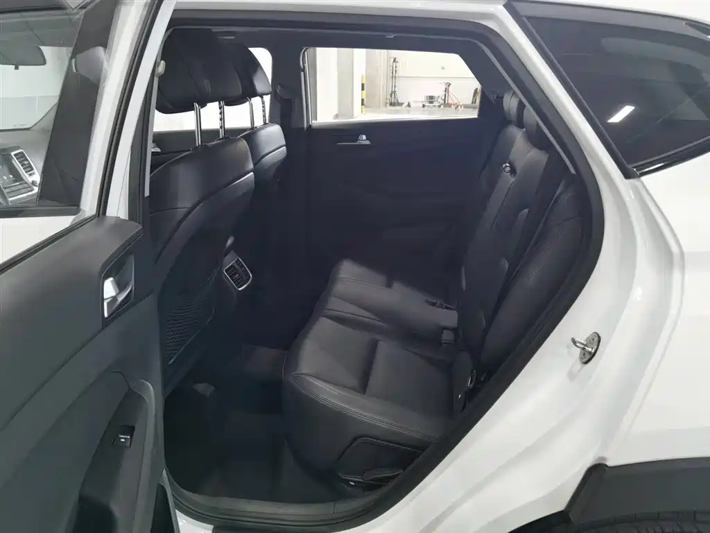 Hyundai Tucson 2016 — фото 15