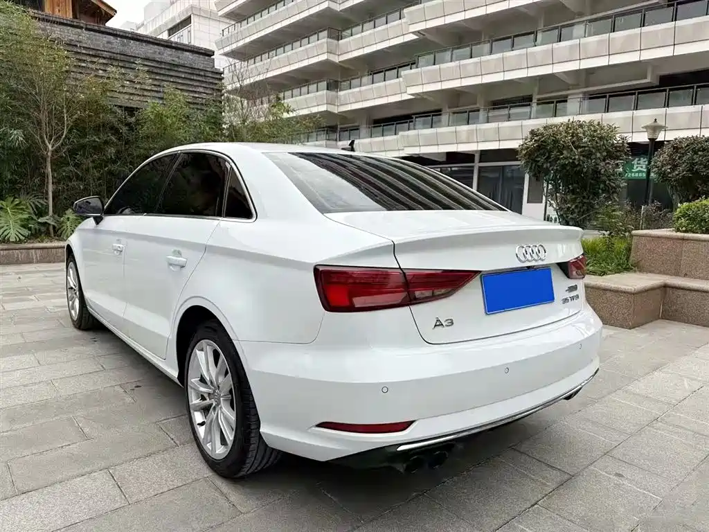 Audi A3 2019 — фото 9