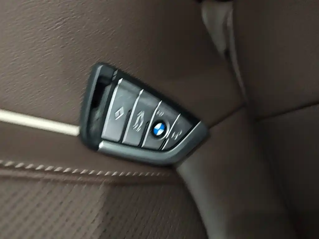 BMW 5 Series 2020 — фото 9