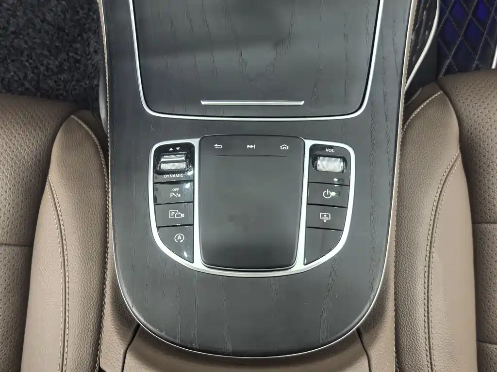 Mercedes-Benz E-Class 2020 — фото 18