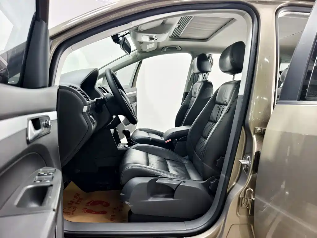 Volkswagen Touran 2015 — фото 11