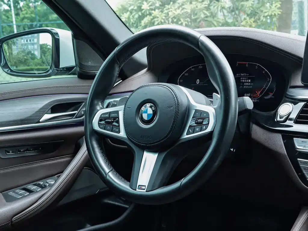 BMW 5 Series 2021 — фото 12