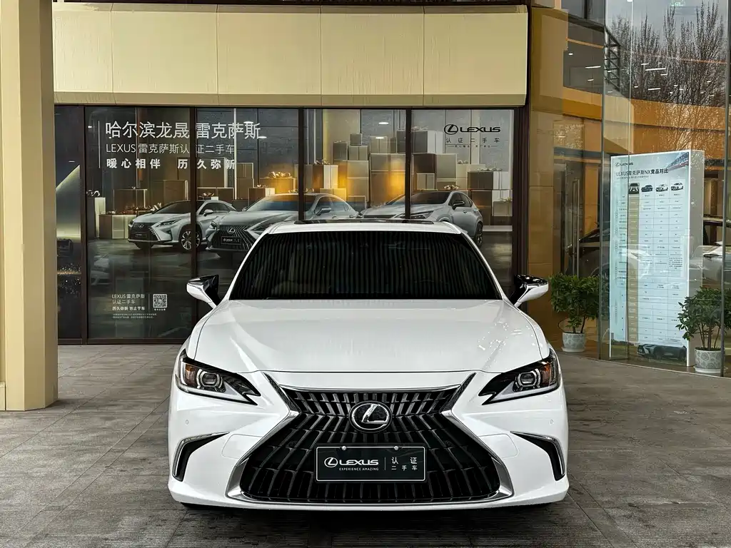 Lexus ES 2024