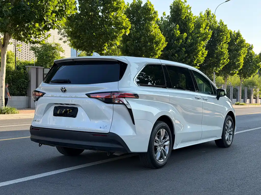 Toyota Sienna 2025