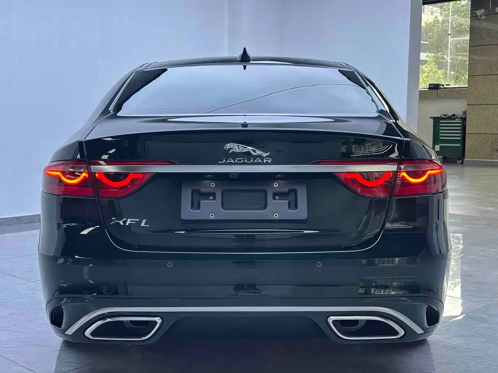 Jaguar XFL 2026 — фото 19