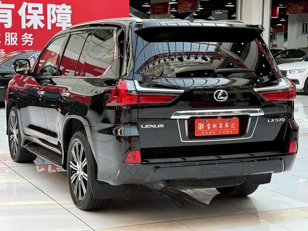 Lexus LX 2018 — фото 9