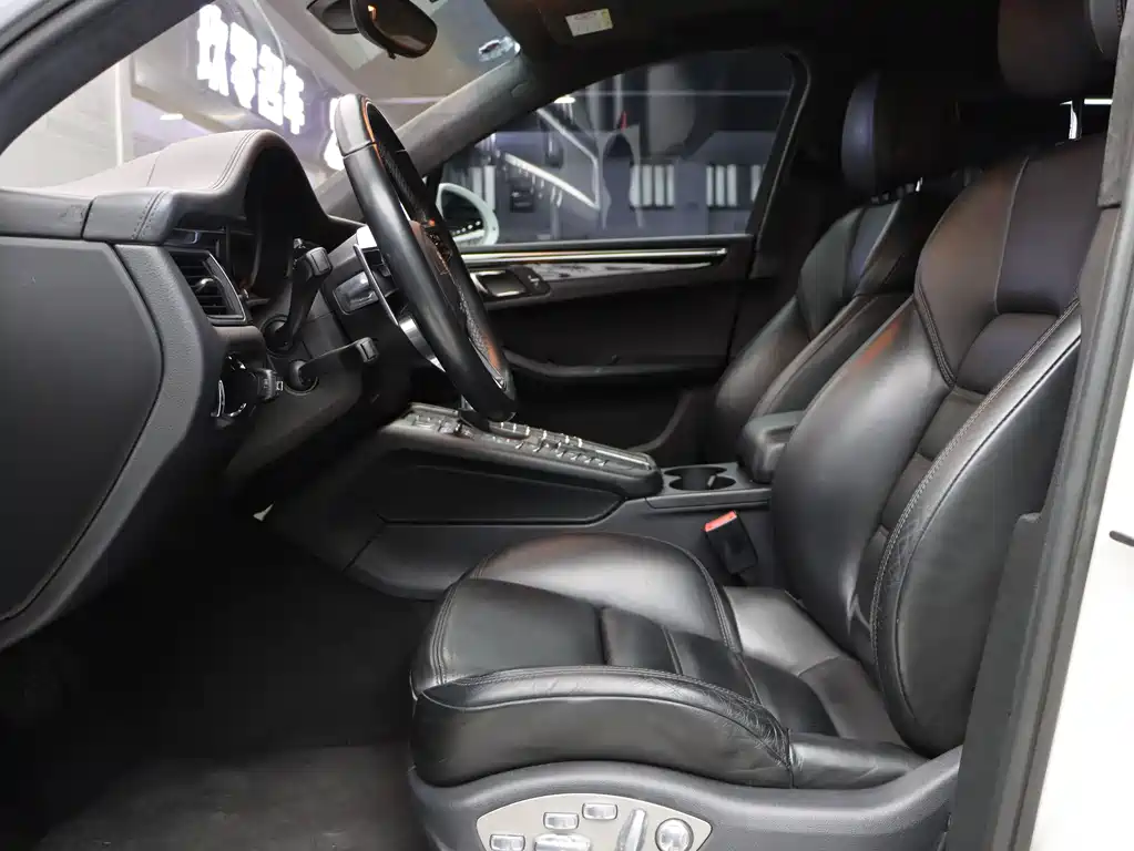Porsche Macan 2015 — фото 18