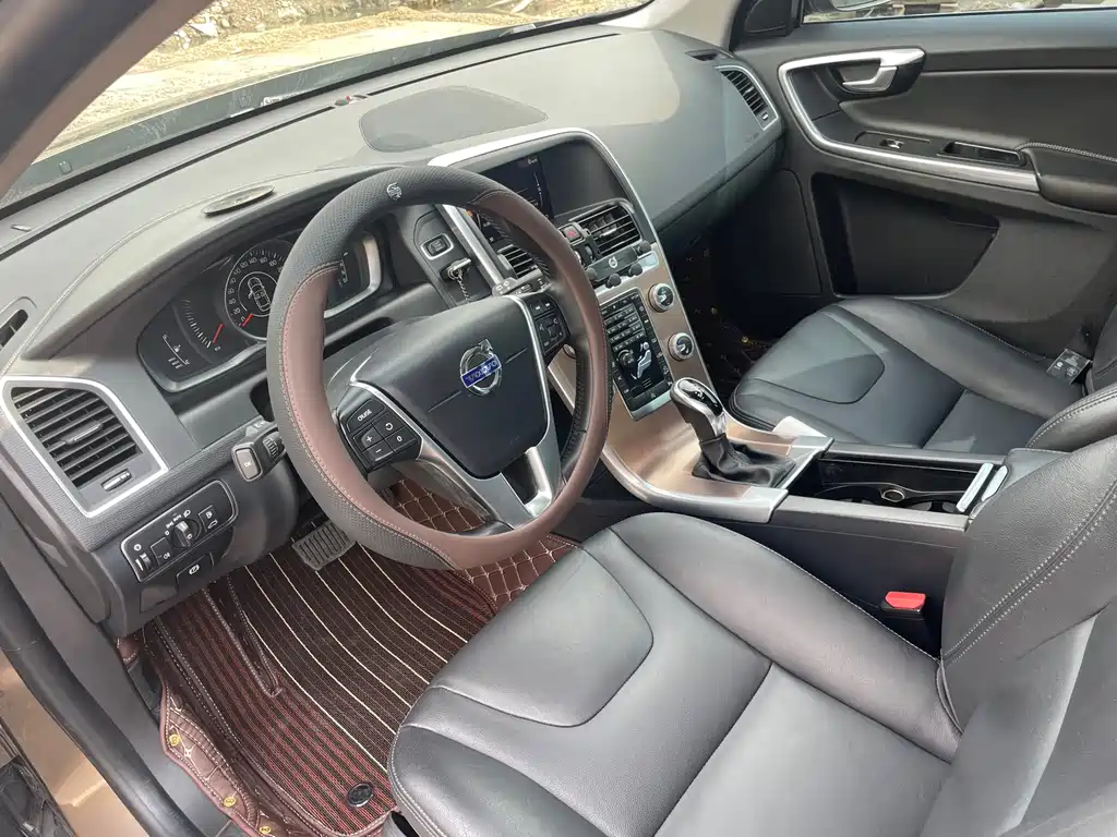Volvo XC60 2017 — фото 11