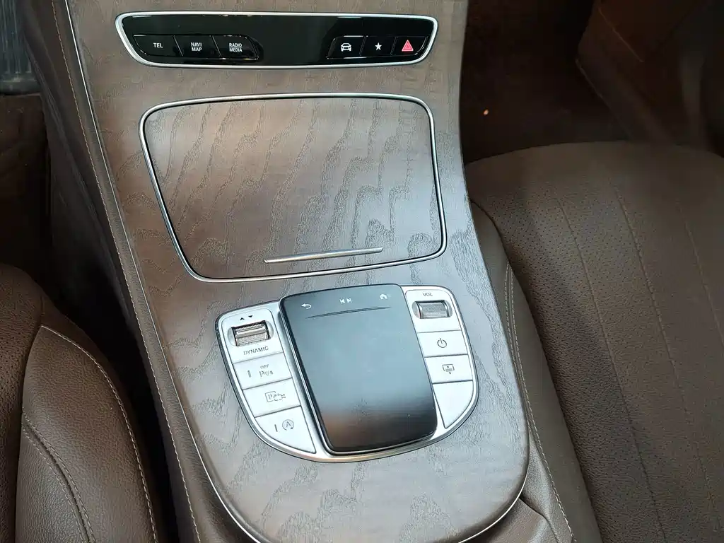 Mercedes-Benz E-Class 2023 — фото 13