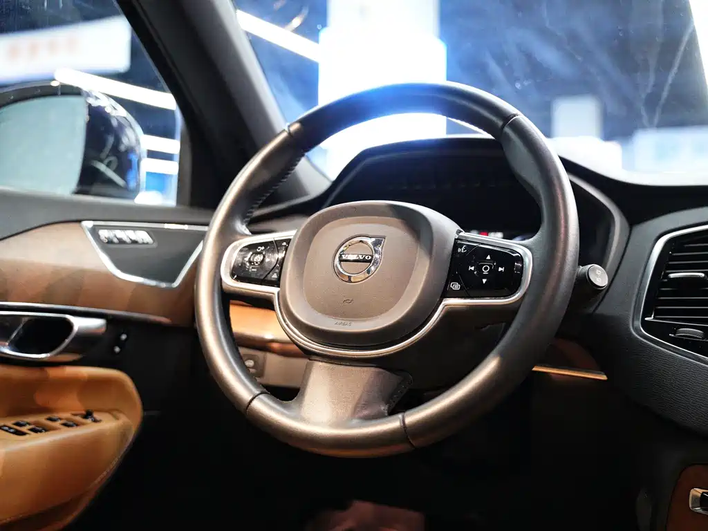 Volvo XC90 2017 — фото 17