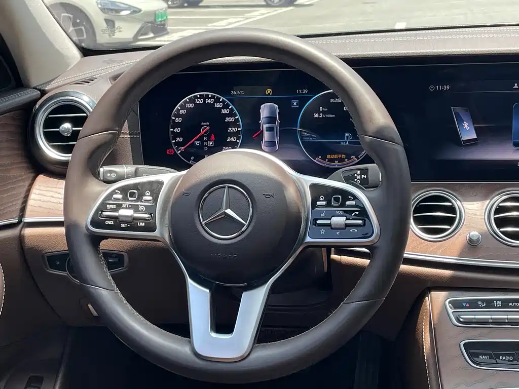 Mercedes-Benz E-Class 2020 — фото 14