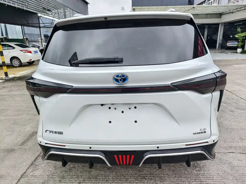 Toyota Sienna 2022 — фото 23