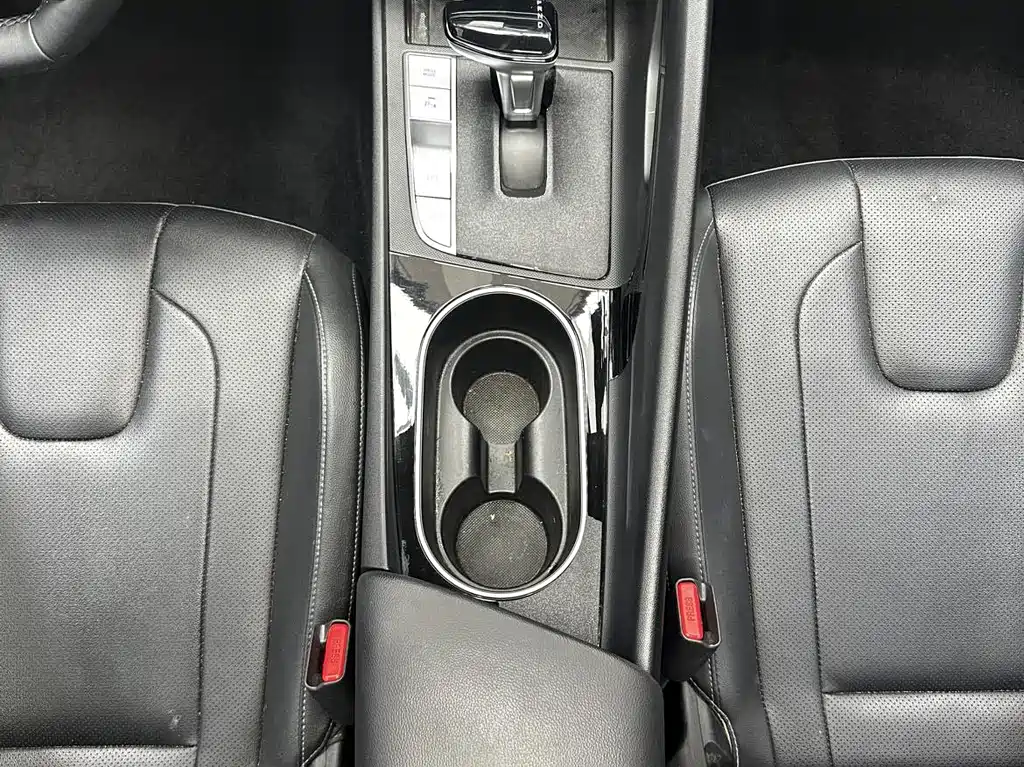 Hyundai Elantra 2022 — фото 19