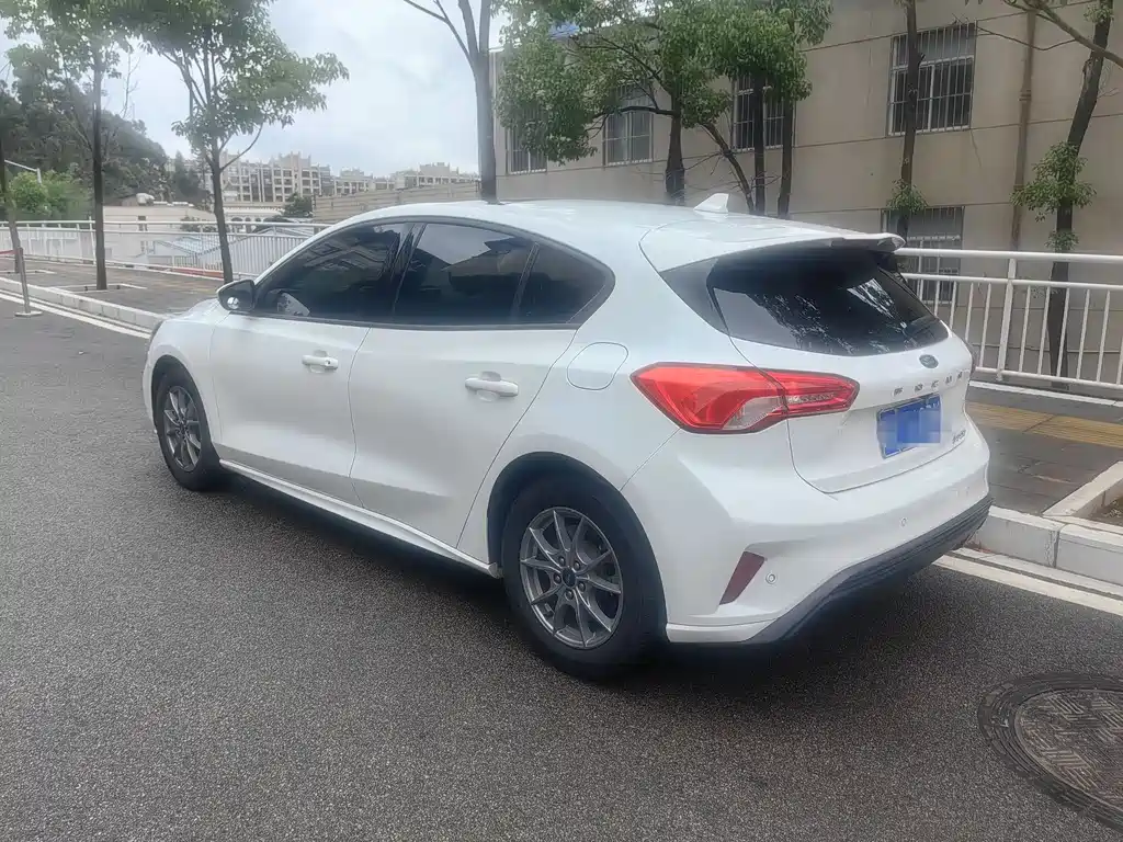 Ford Focus 2021 — фото 10