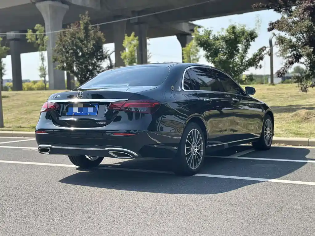 Mercedes-Benz E-Class 2022