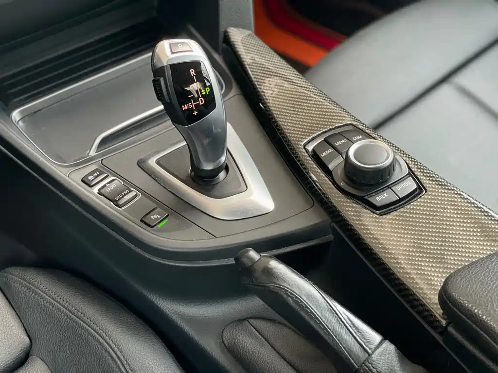 BMW 3 Series 2018 — фото 17