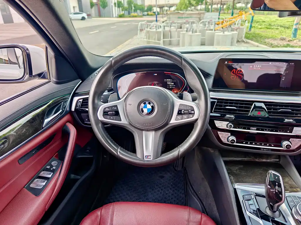 BMW 5 Series 2020 — фото 15