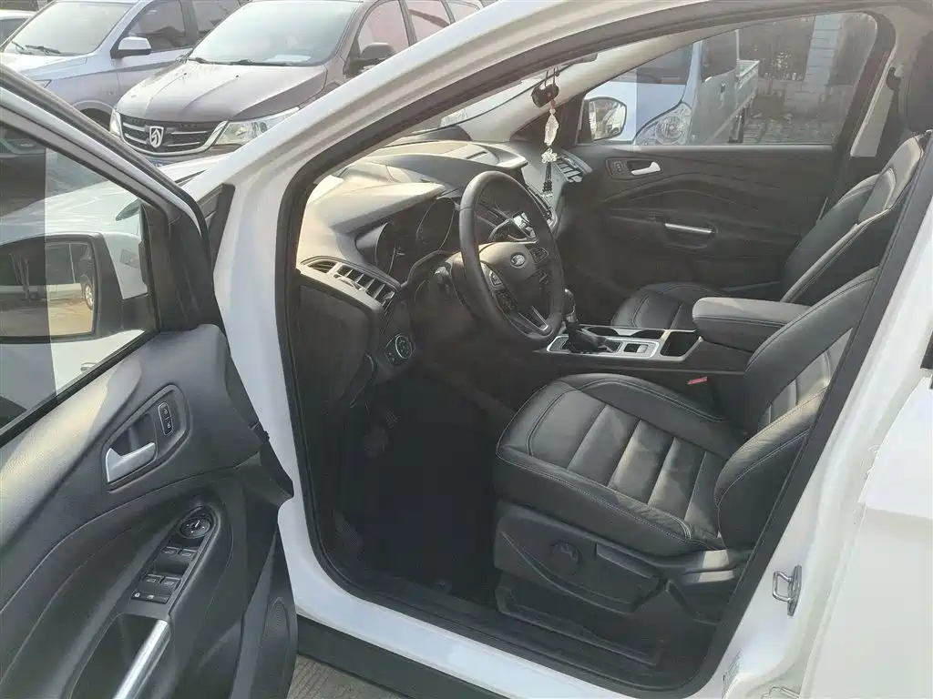 Ford Kuga 2016 — фото 16