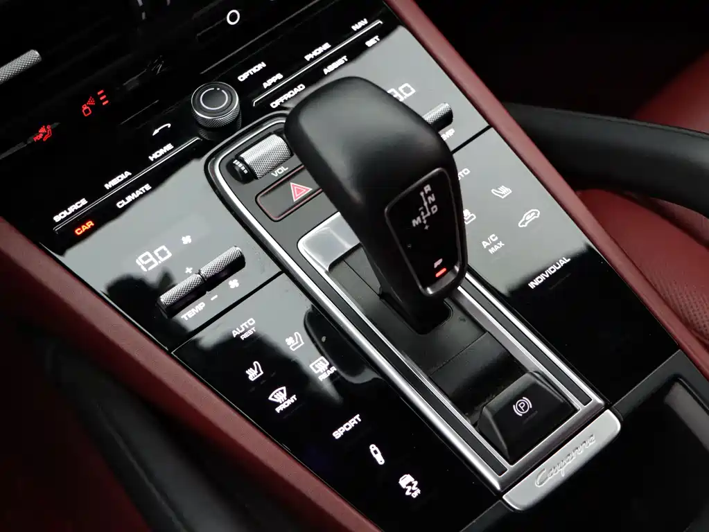 Porsche Cayenne 2020 — фото 13