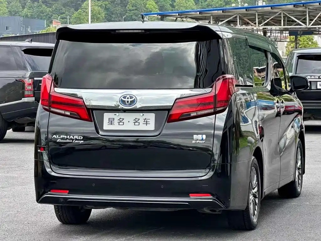 Toyota Alphard 2023 — фото 7