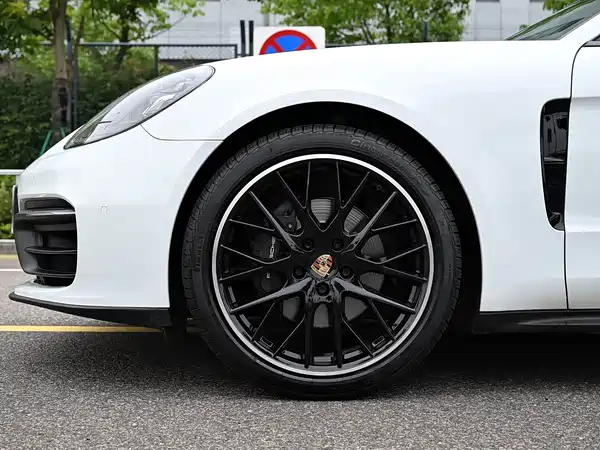 Porsche Panamera 2021