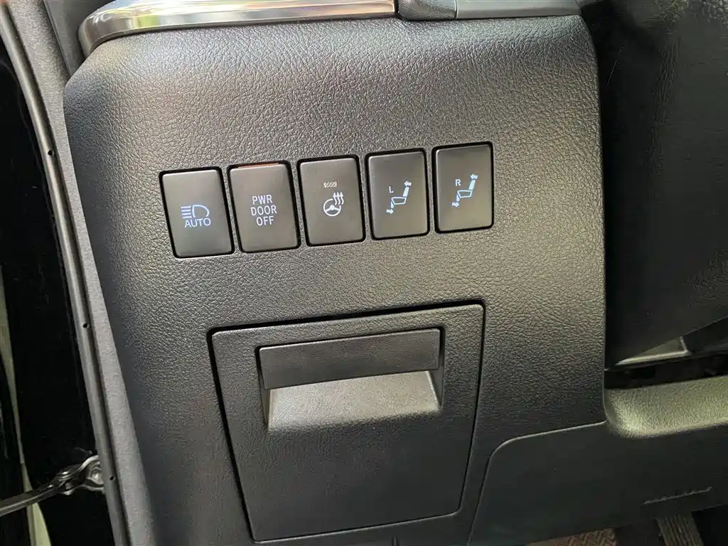 Toyota Alphard 2021 — фото 21