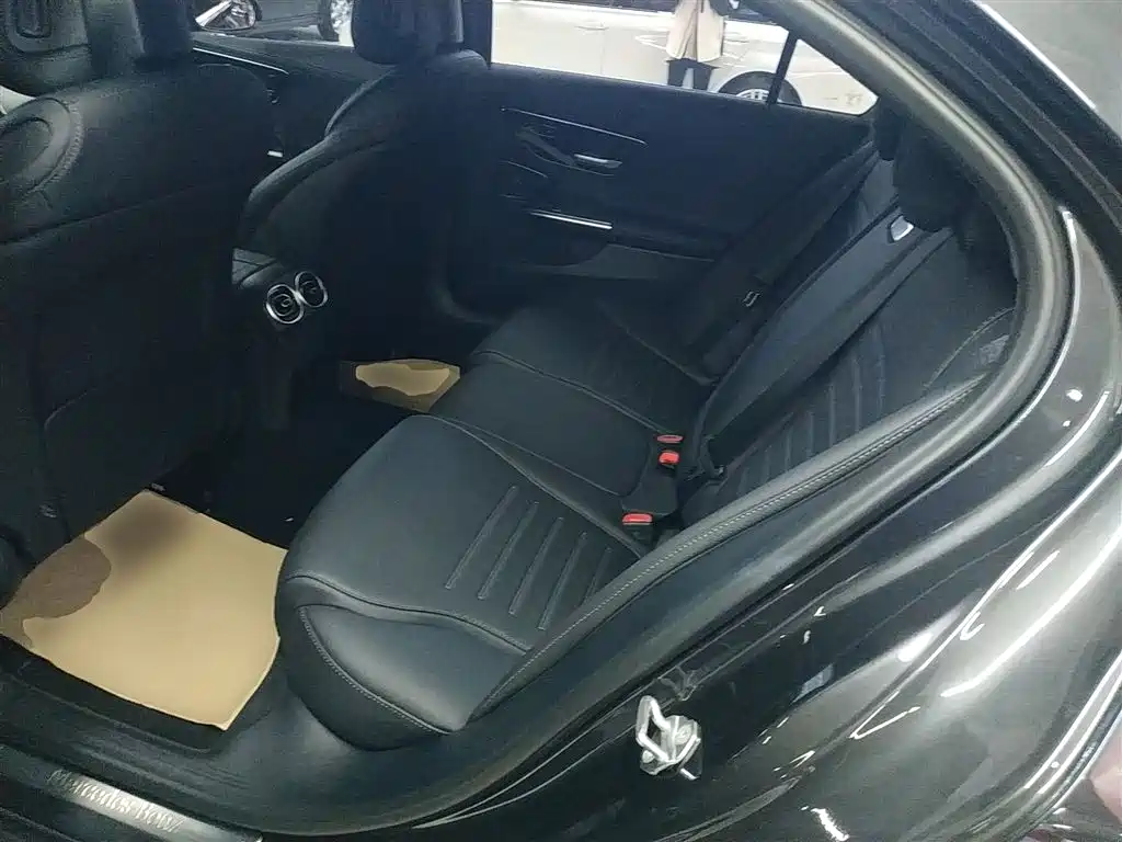 Mercedes-Benz C-Class 2023 — фото 13