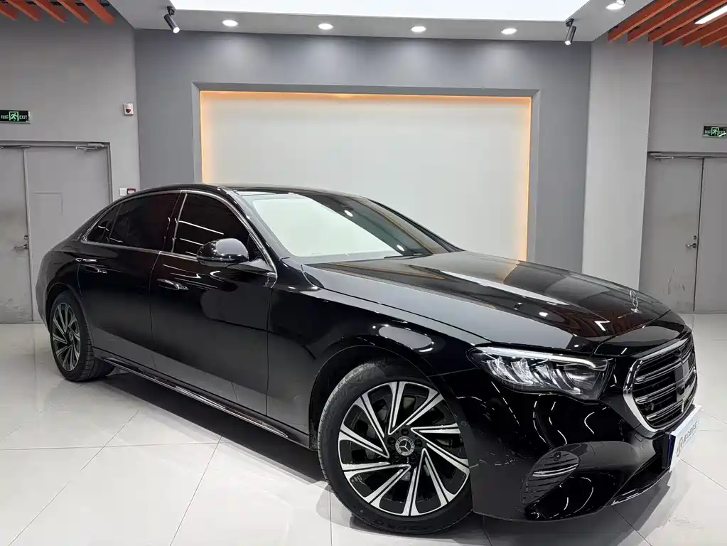Mercedes-Benz E-Class 2024 — фото 3