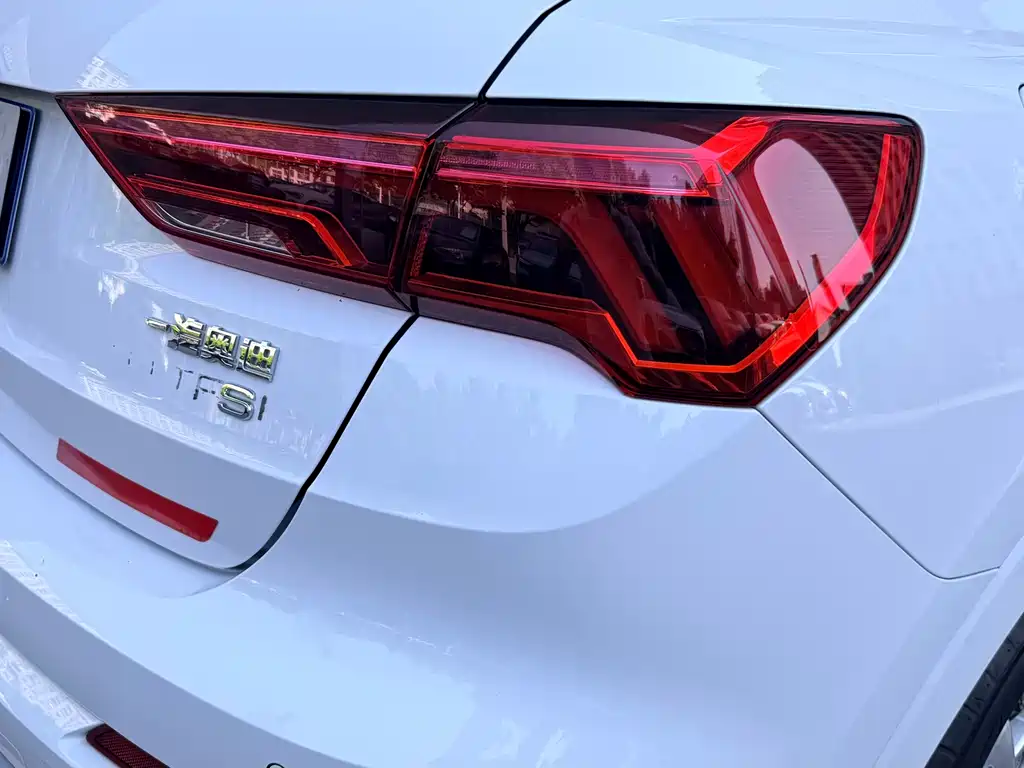 Audi Q3 2020 — фото 18