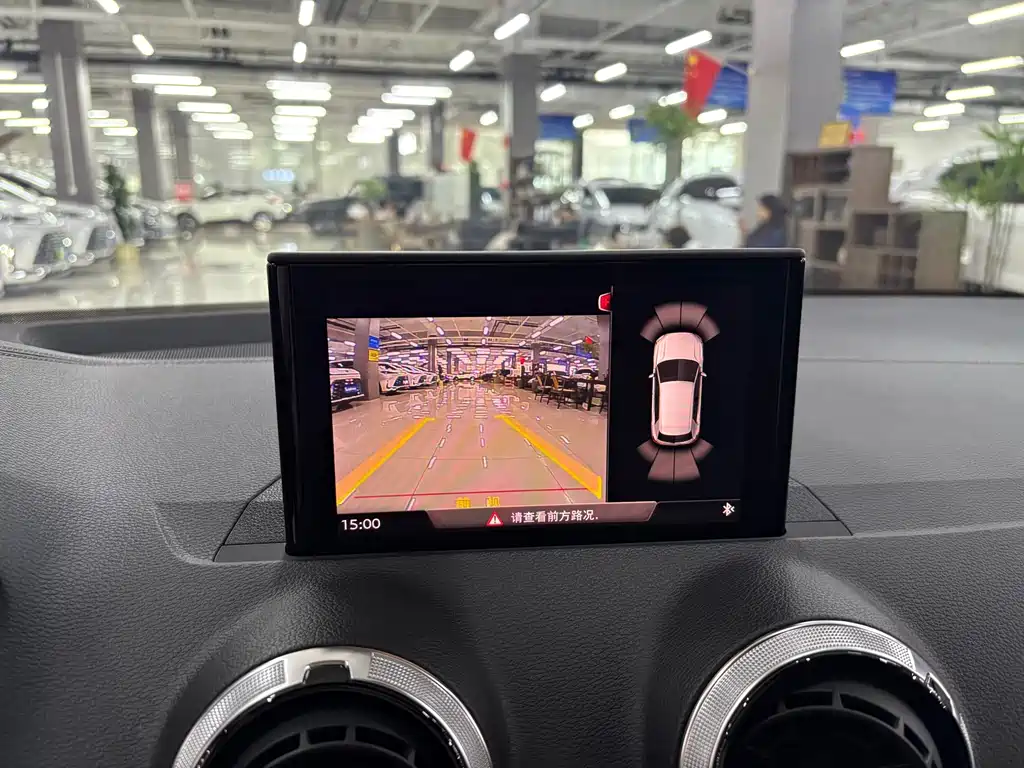 Audi Q2L 2023 — фото 10