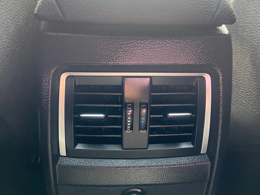 BMW 3 Series 2018 — фото 14