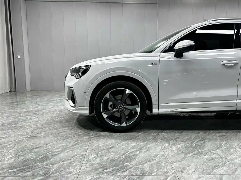Audi Q3 2022 — фото 8