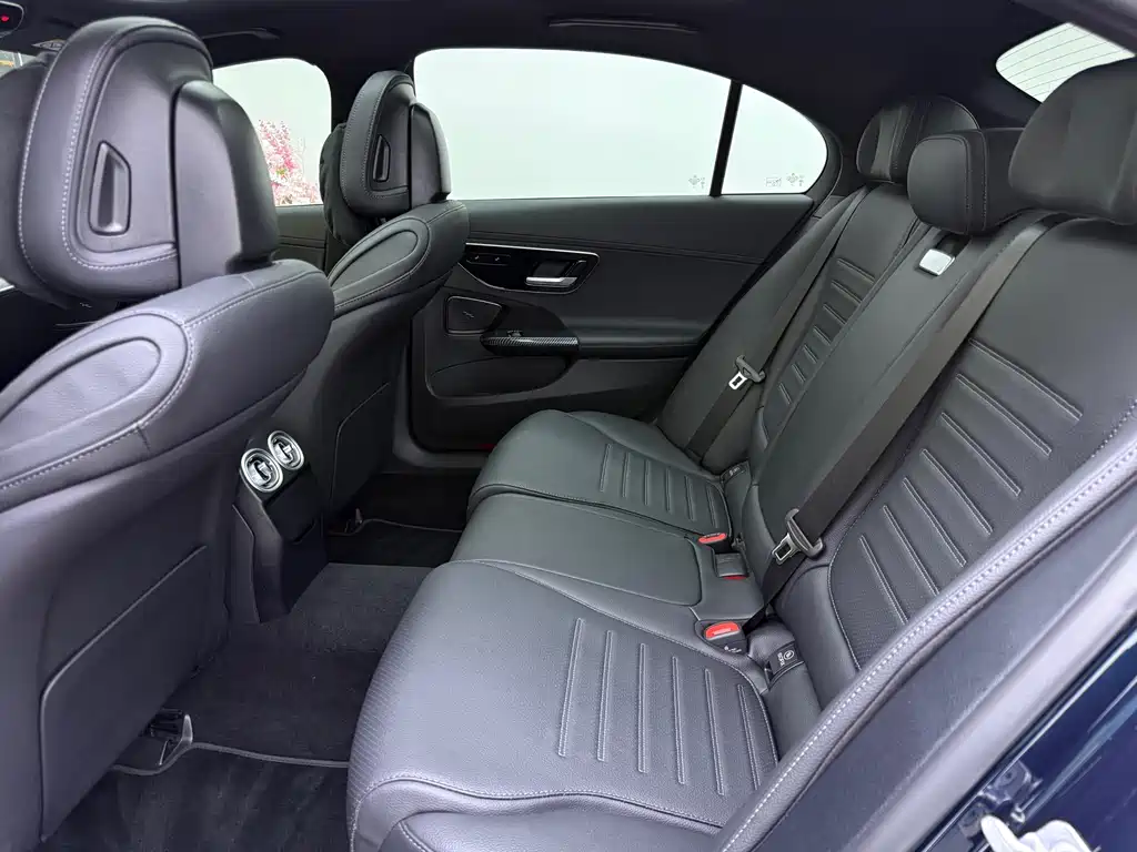 Mercedes-Benz C-Class 2025 — фото 14