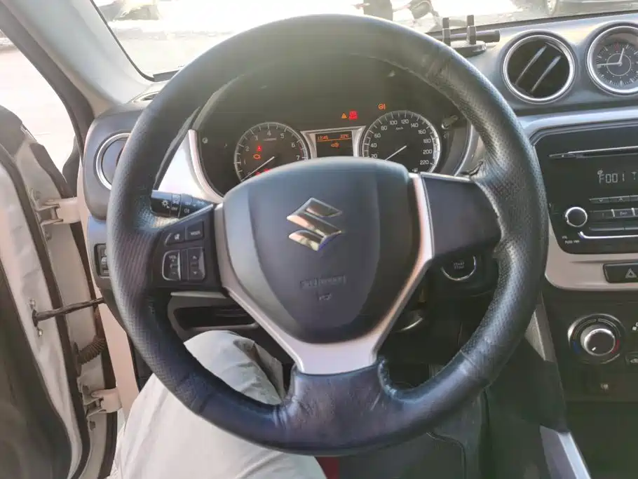 Suzuki Vitara 2016 — фото 15