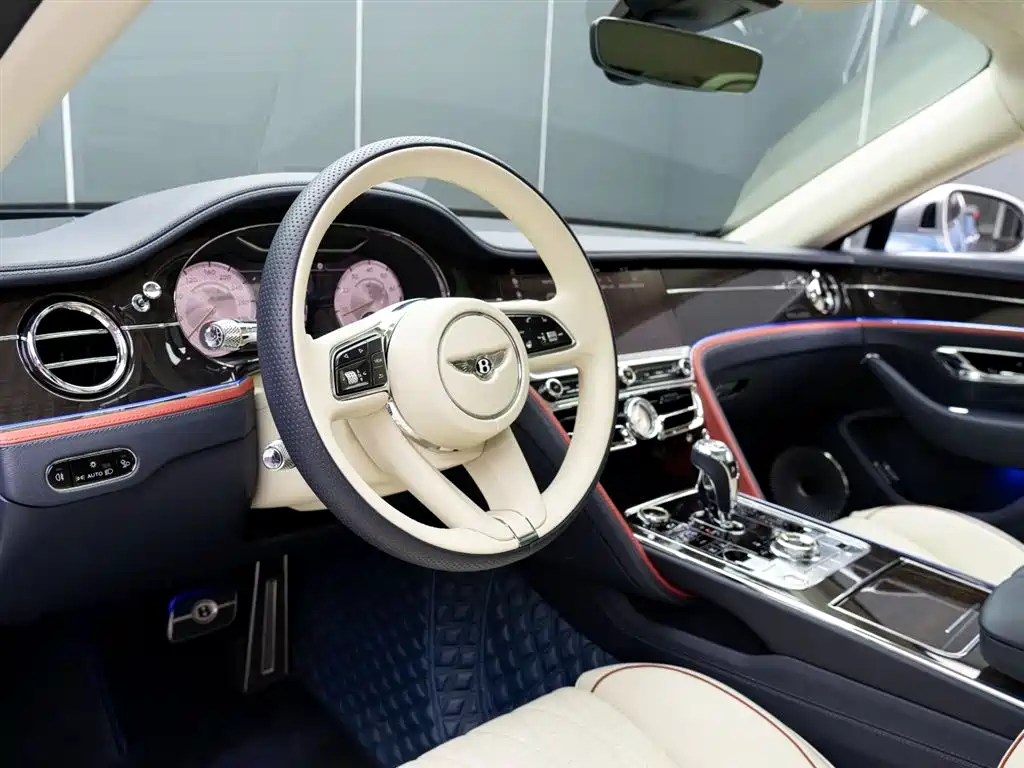 Bentley Flying Spur 2023 — фото 12