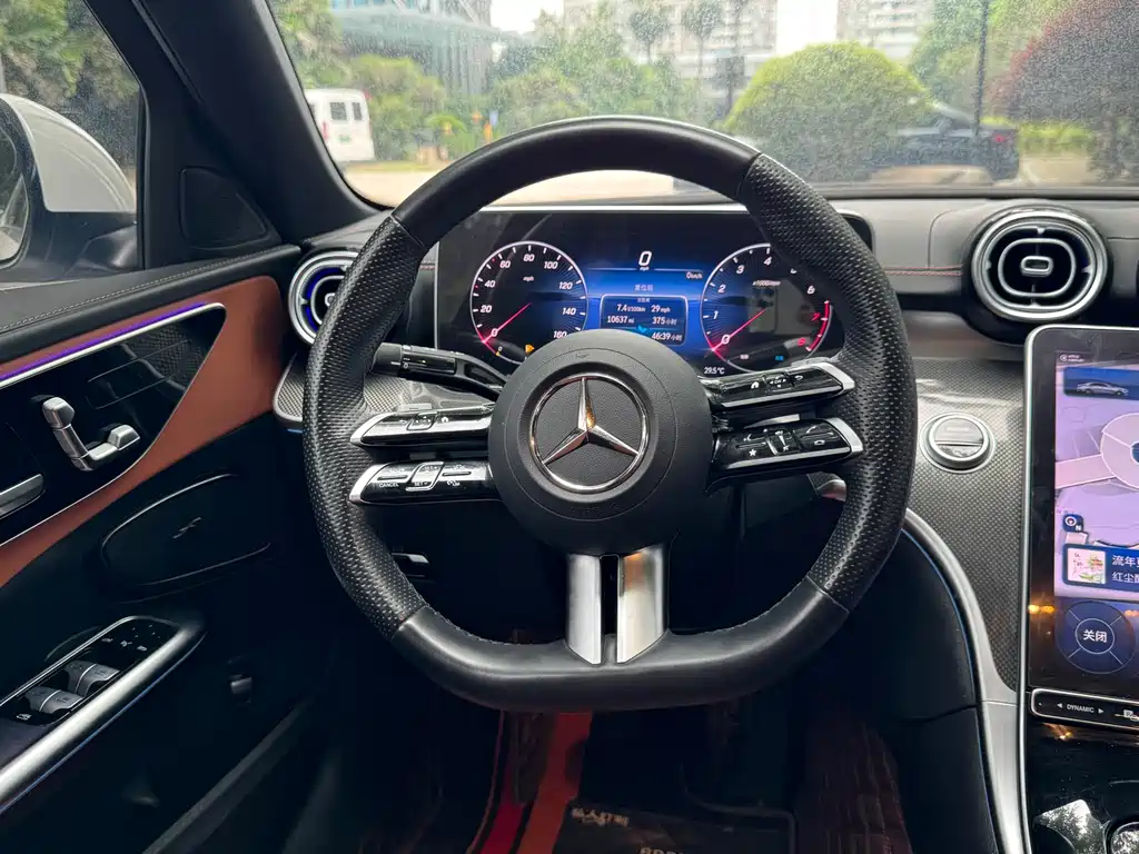 Mercedes-Benz C-Class 2024 — фото 10