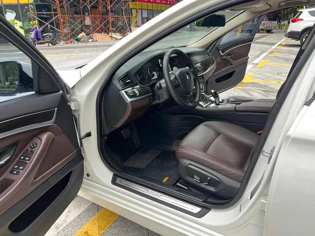 BMW 5 Series 2015 — фото 8