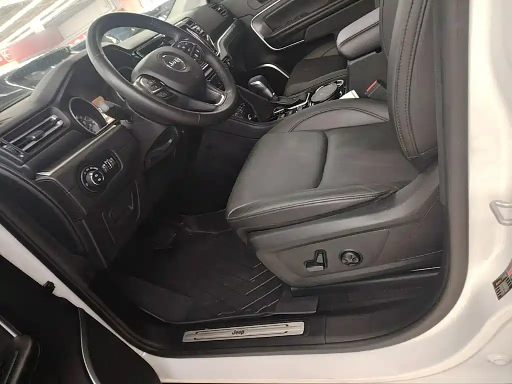 Jeep Grand Commander 2019 — фото 15