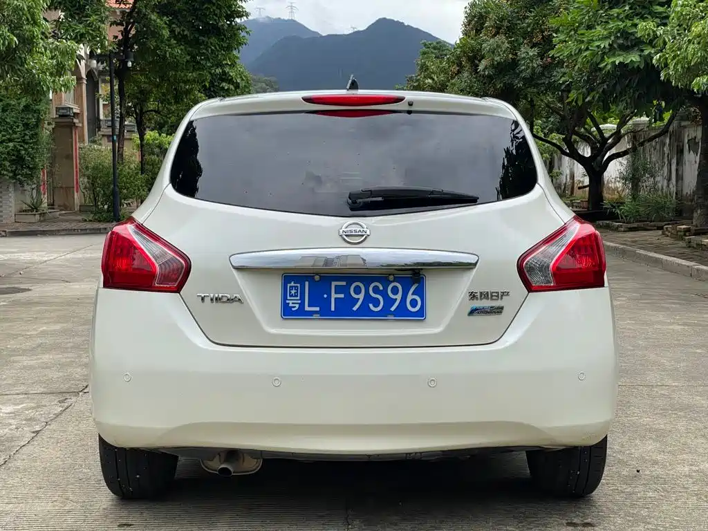 Nissan Tiida 2012