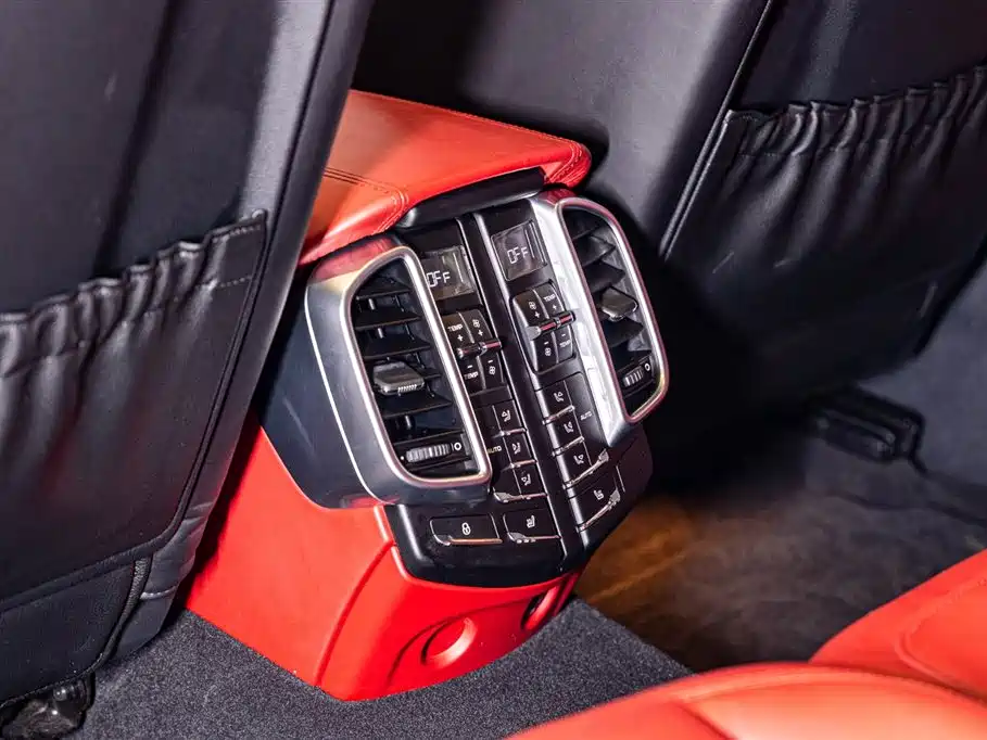 Porsche Cayenne 2016 — фото 17