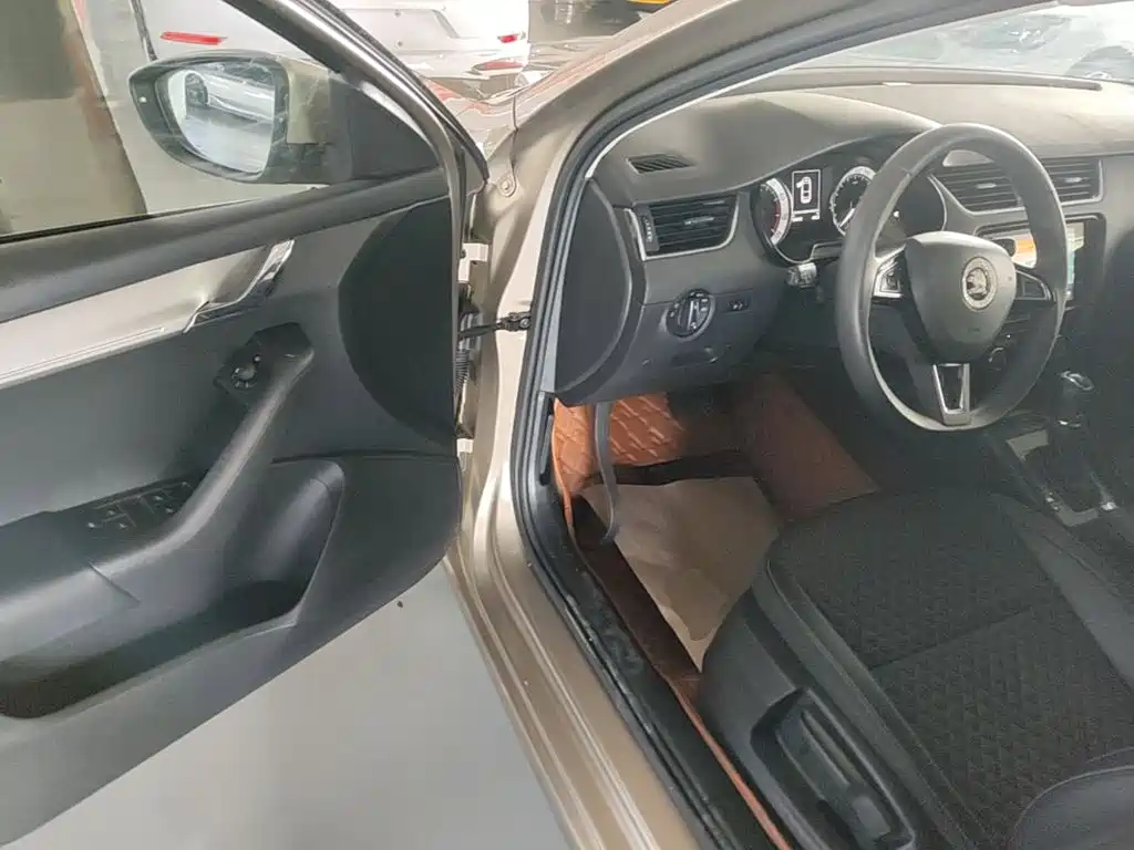 Skoda Octavia 2020 — фото 16